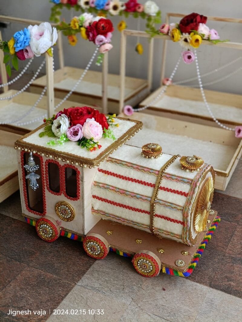 Medium wooden train 12x18 with decoration 4 trays + 1 engine - Image 10