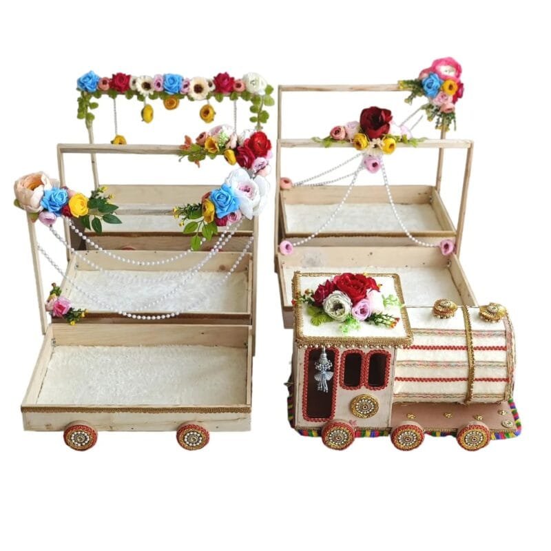 Medium wooden train 12x18 with decoration 4 trays + 1 engine