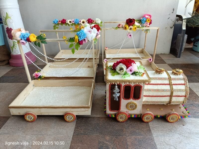Medium wooden train 12x18 with decoration 4 trays + 1 engine - Image 9