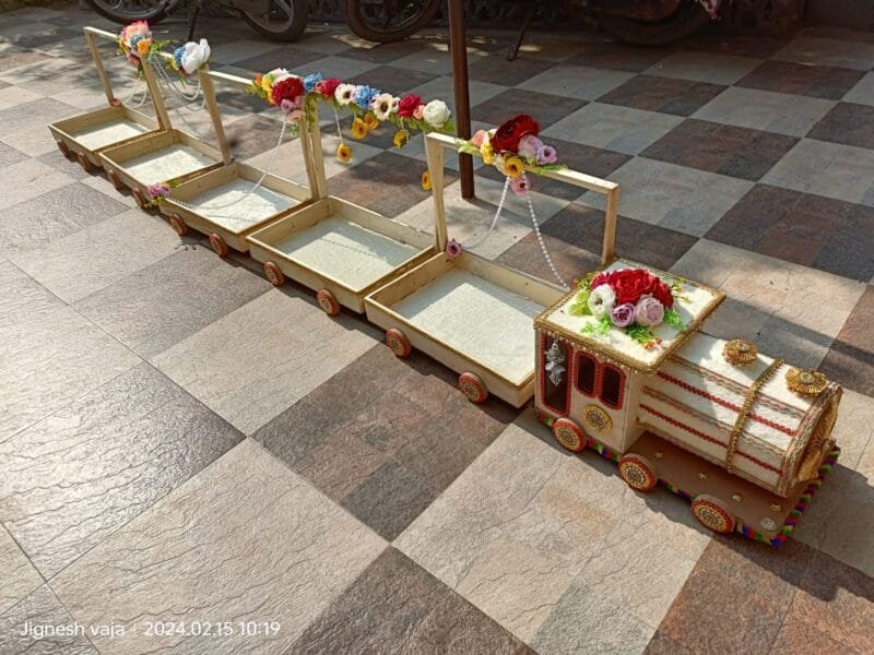 Medium wooden train 12x18 with decoration 4 trays + 1 engine - Image 8