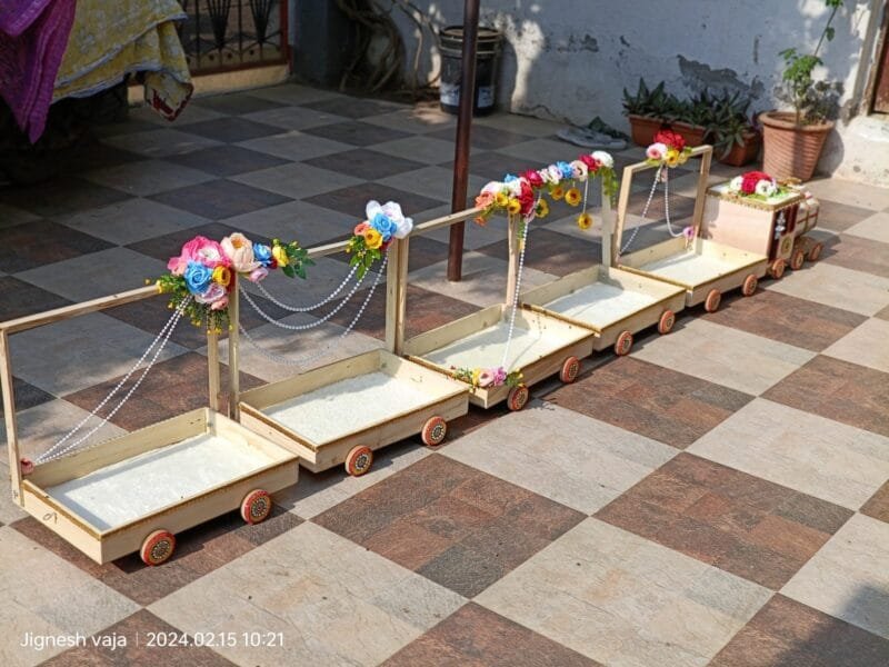 Medium wooden train 12x18 with decoration 4 trays + 1 engine - Image 7