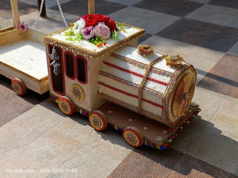 Medium wooden train 12x18 with decoration 4 trays + 1 engine - Image 6
